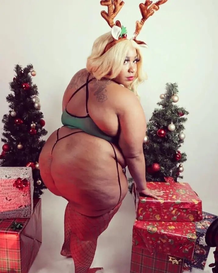 Ebony Thickie Bounces at the Party 8