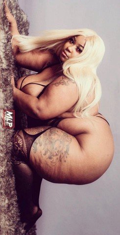 Ebony Thickie Bounces at the Party 11