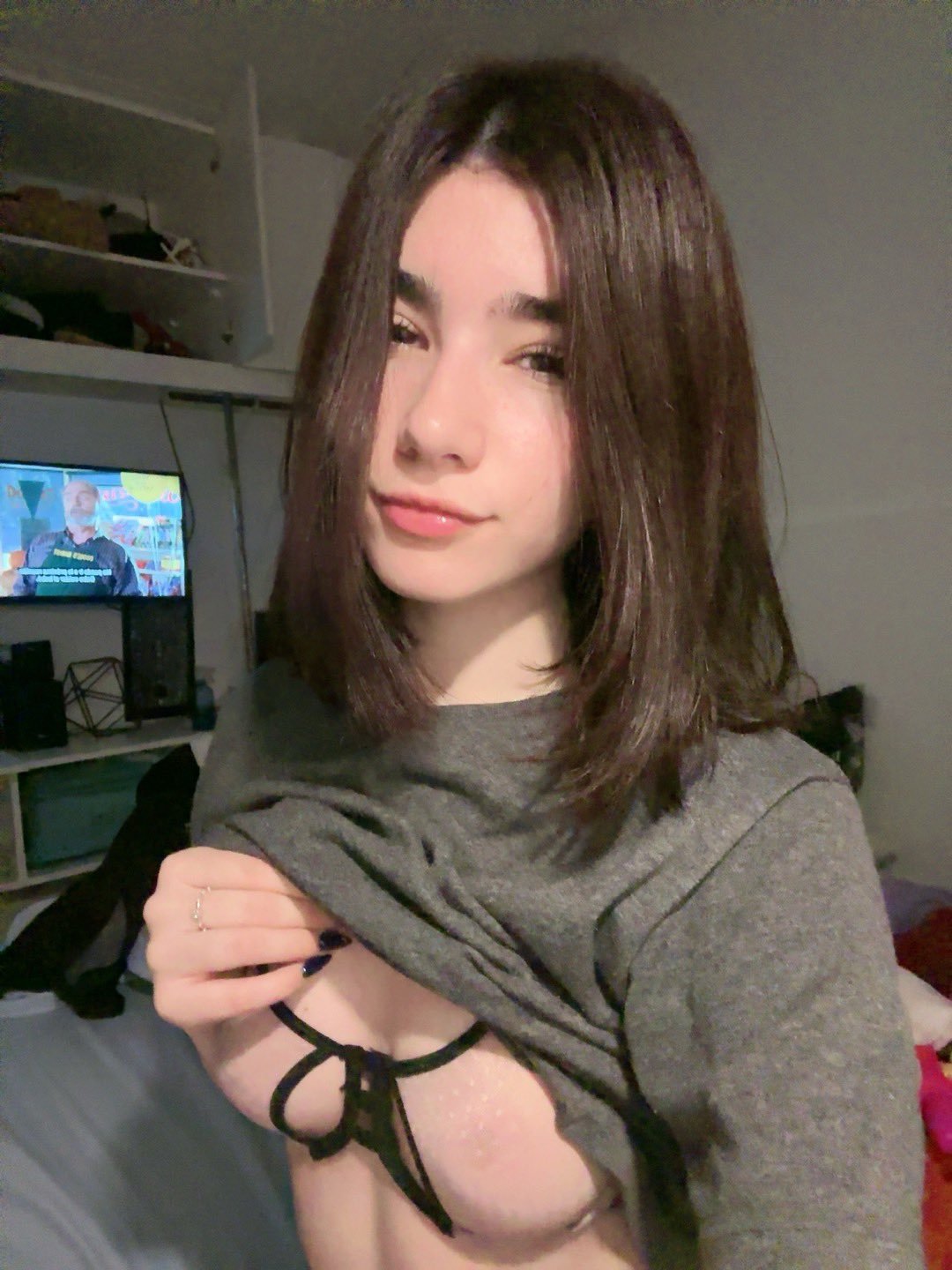 Zowi Can’t Stop Touching Herself 6