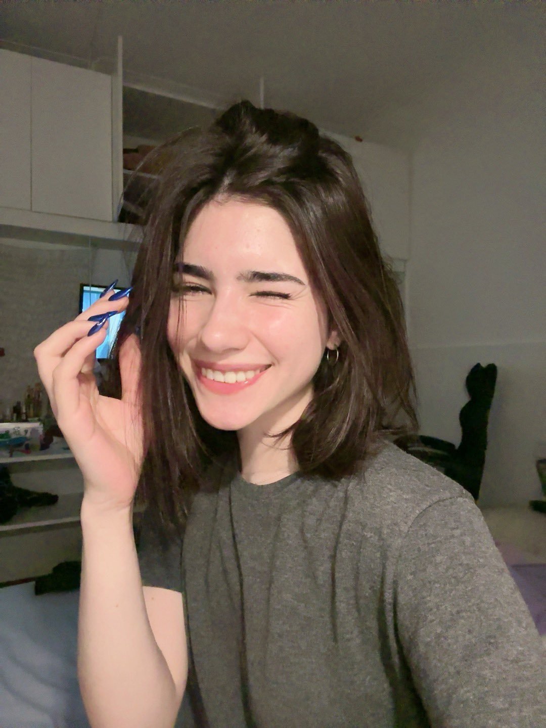 Zowi Can’t Stop Touching Herself 8