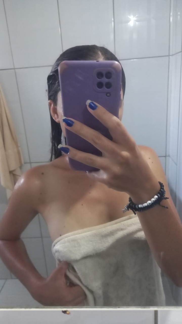 Naughty Cousin Shows Off in Her Selfie 2
