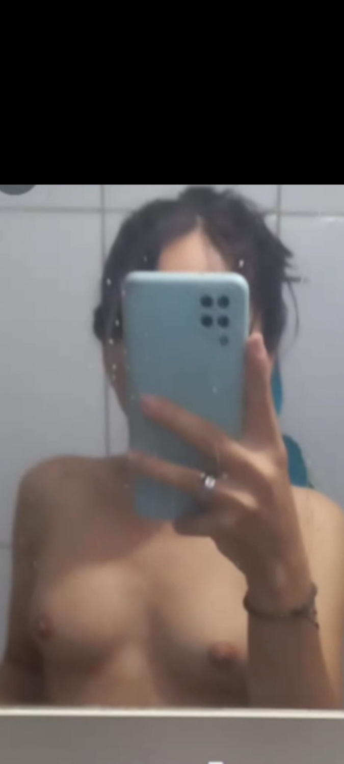 Naughty Cousin Shows Off in Her Selfie 4