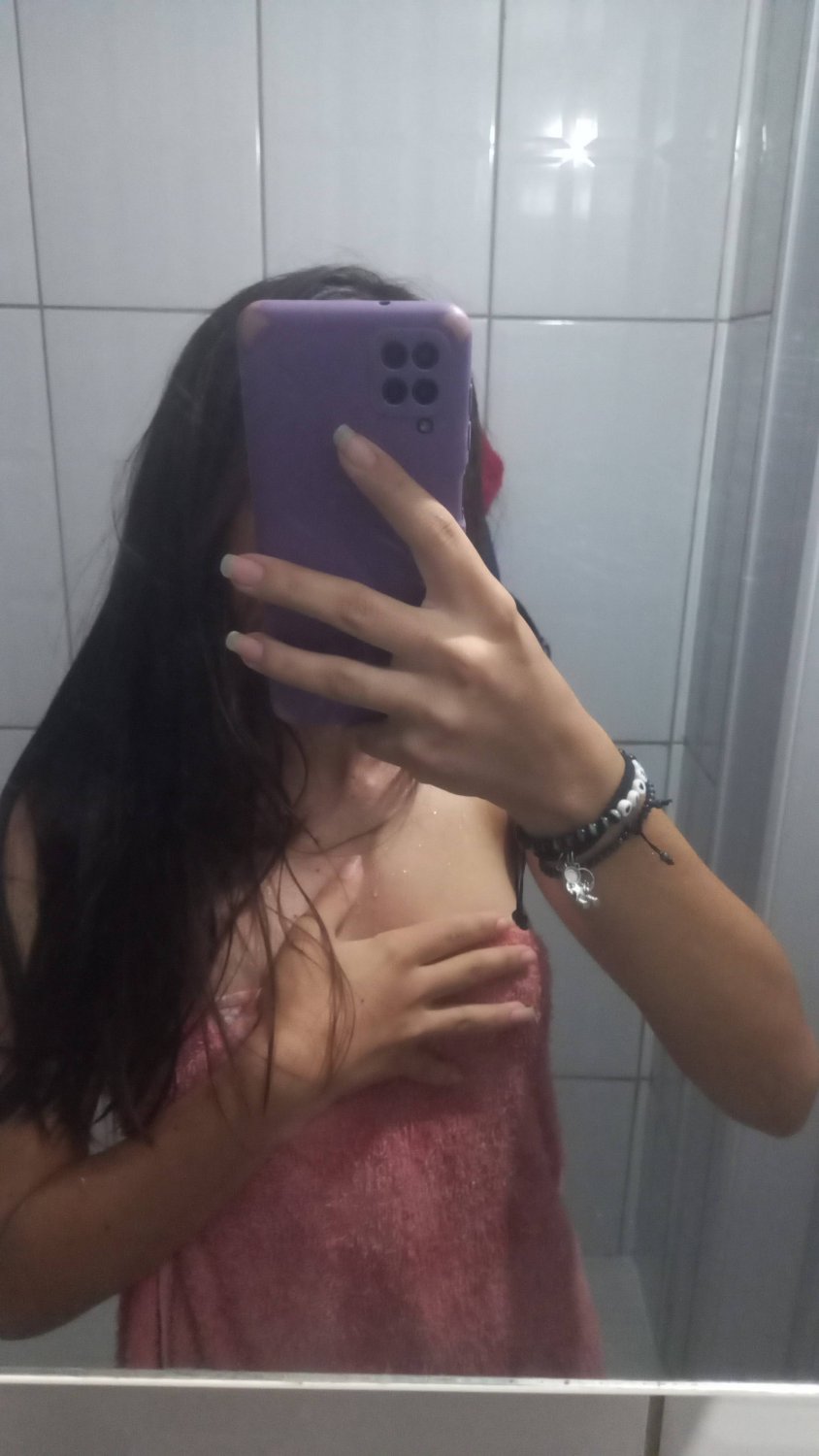 Naughty Cousin Shows Off in Her Selfie 8