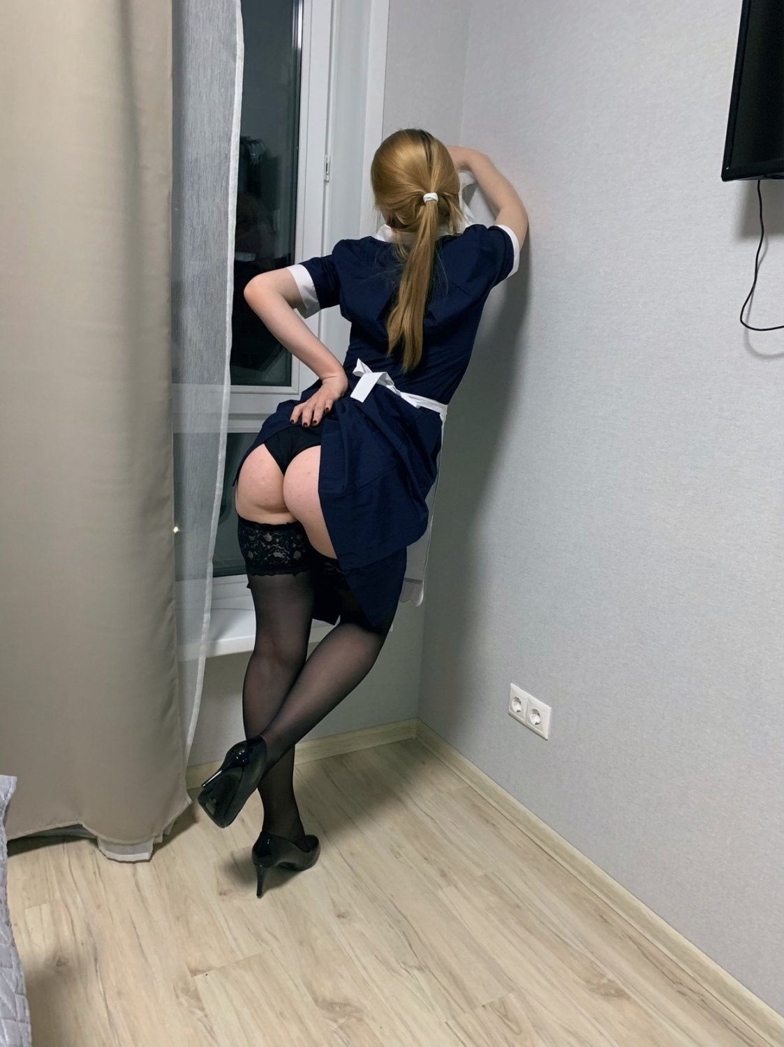Perfect Selfie Queen With a Body Made to Tempt 23