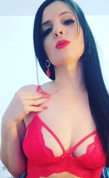 Nicollebr MILF Exudes Raw Seduction 3