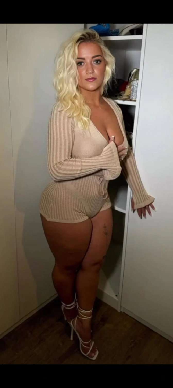 De nombreuses prostituées blondes ont également besoin d'une bite 3