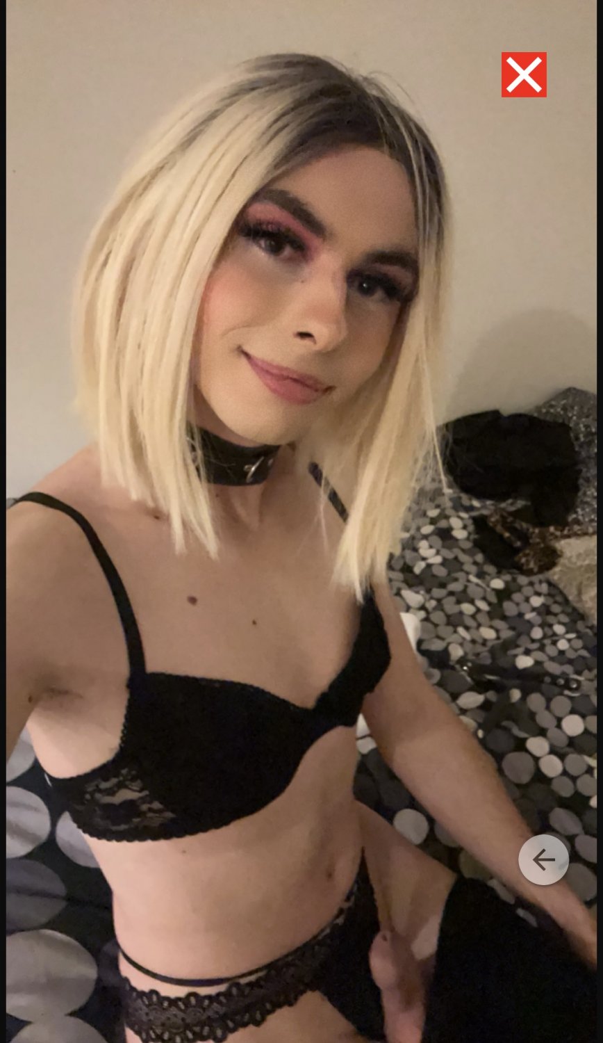 A mariquinhas francesa Lena espera ser mostrada 9