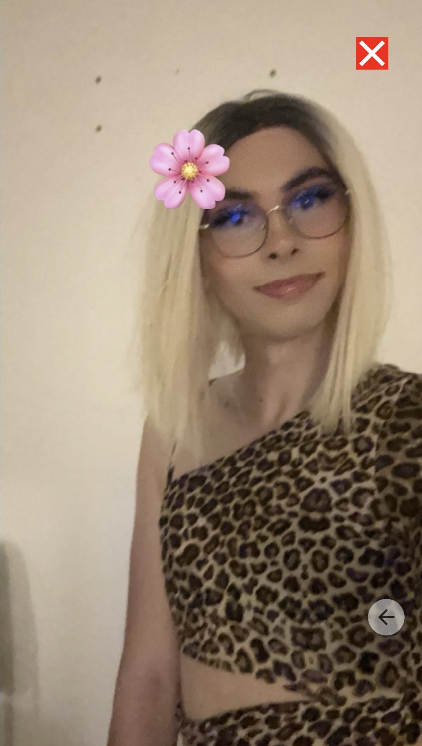 A mariquinhas francesa Lena espera ser mostrada 11