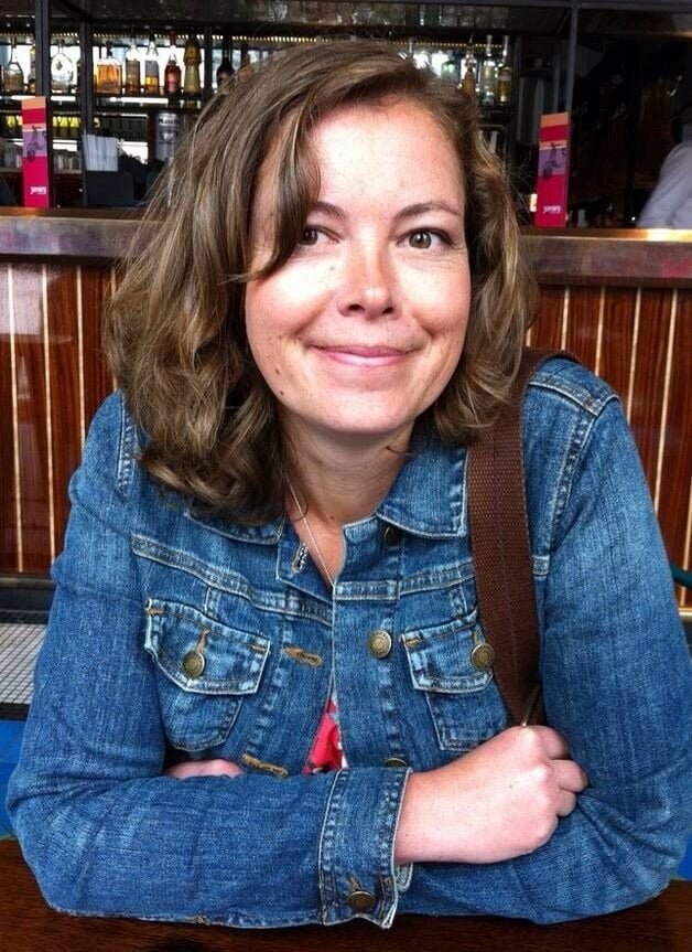 Luxuriöse Frau mit extrem haariger Möse und großen, hängenden Titten 20