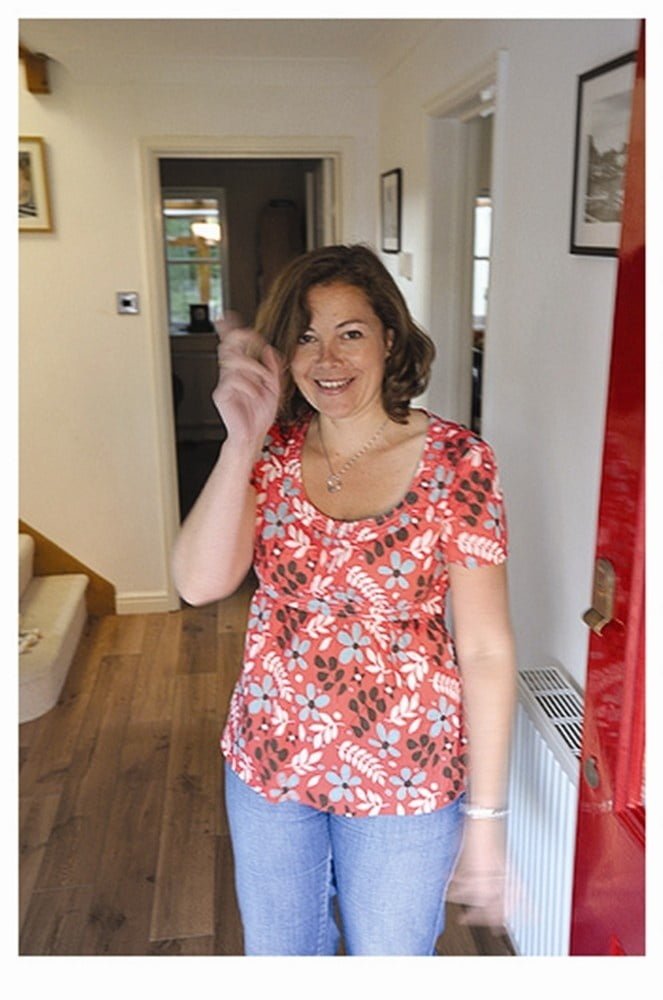 Luxuriöse Frau mit extrem haariger Möse und großen, hängenden Titten 22