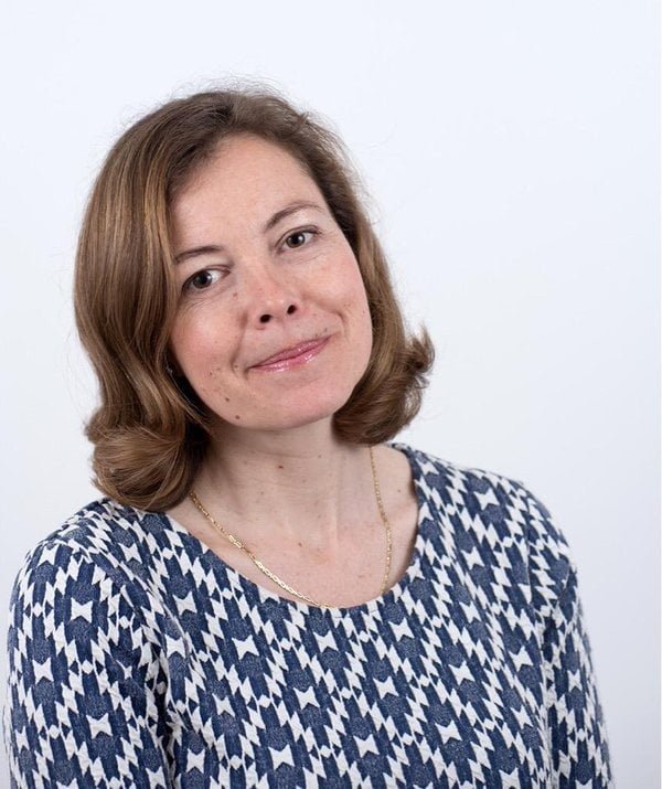 Luxuriöse Frau mit extrem haariger Möse und großen, hängenden Titten 27