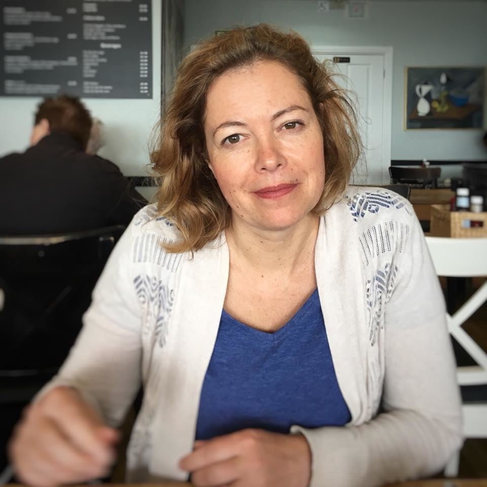 Luxuriöse Frau mit extrem haariger Möse und großen, hängenden Titten 30