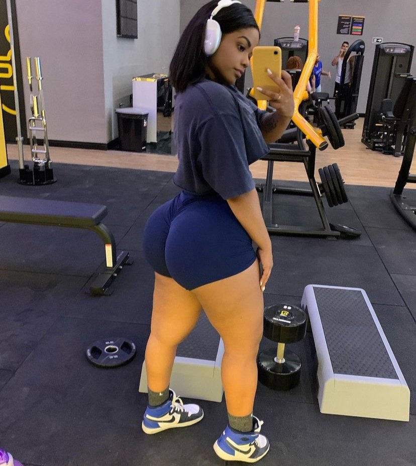 Lari 05 — Ebony Beauty Serving Curves and Confidence 1