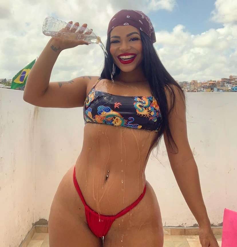 Lari Turns Heads in Her Flirty Bikini Look 15