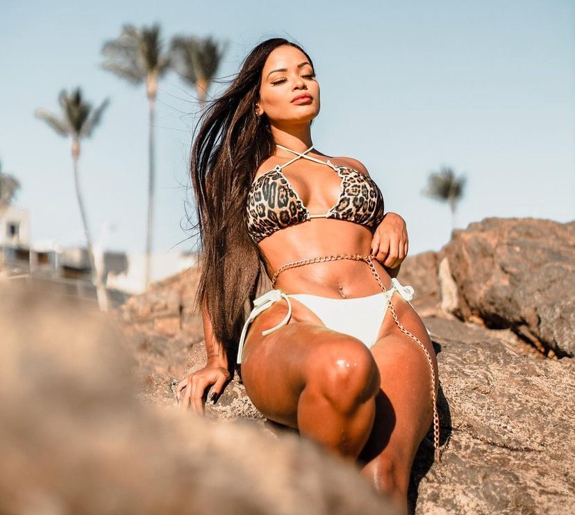 Lari Turns Heads in Her Flirty Bikini Look 25