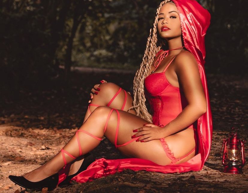 Lari Turns Heads in Her Flirty Bikini Look 31