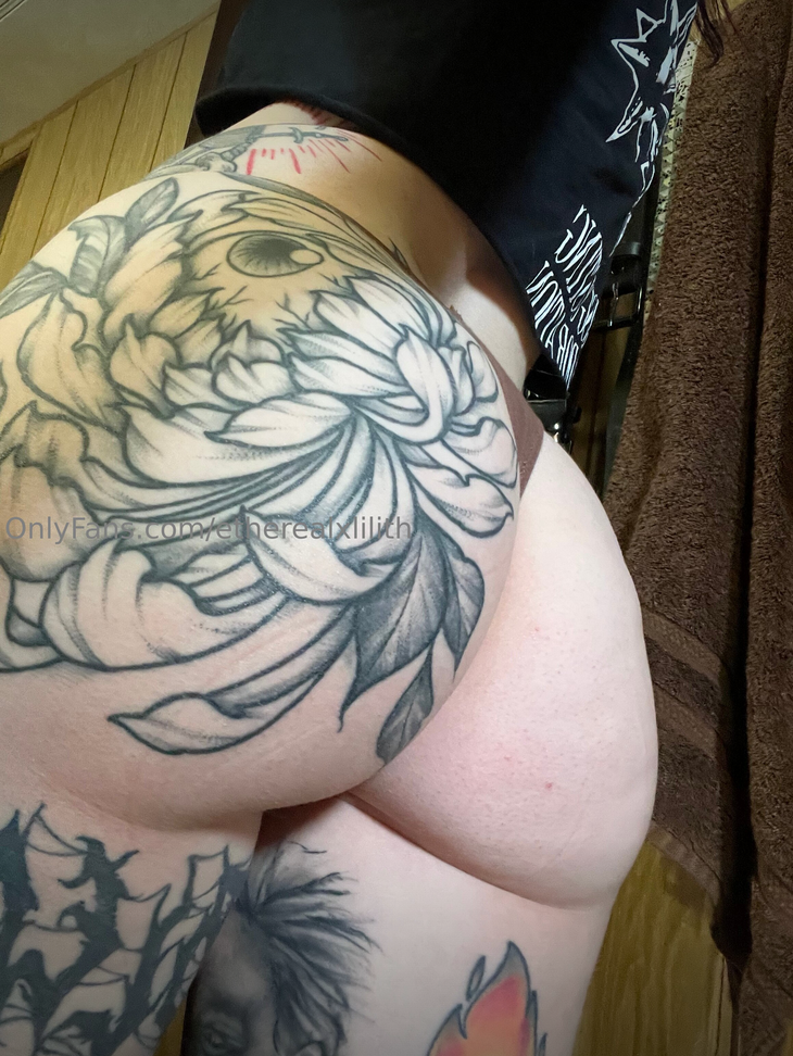 Tatted Goth Babe Unleashes Her Dark Desires 21