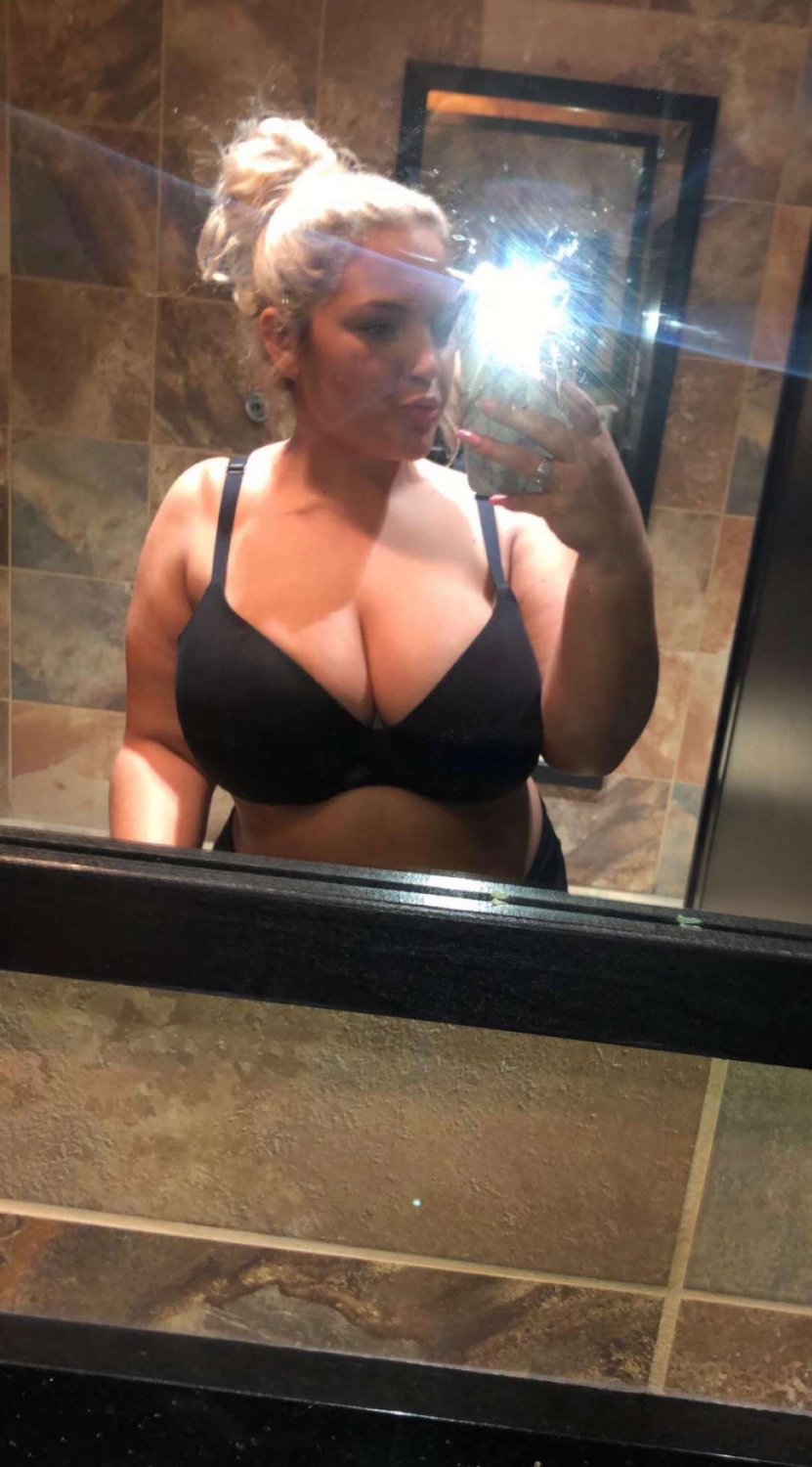 Thick MILF Takes Control with All Her Curves 1