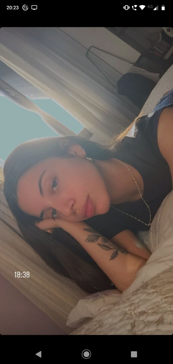 She’s Gorgeous and Begging for It 4