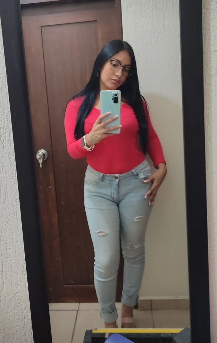 Latina Glenda hanno geniale TITS (no nudo) 22