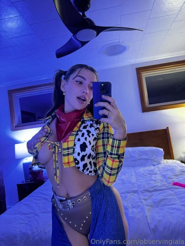 Young Lingerie Cutie Takes Sultry Selfies For You 18