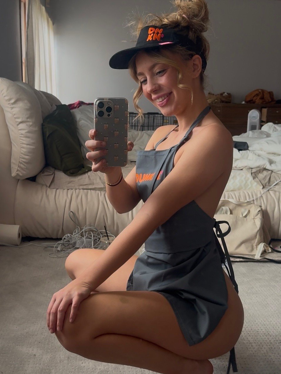 A la lujosa morena le encanta ponerse en cuclillas 67