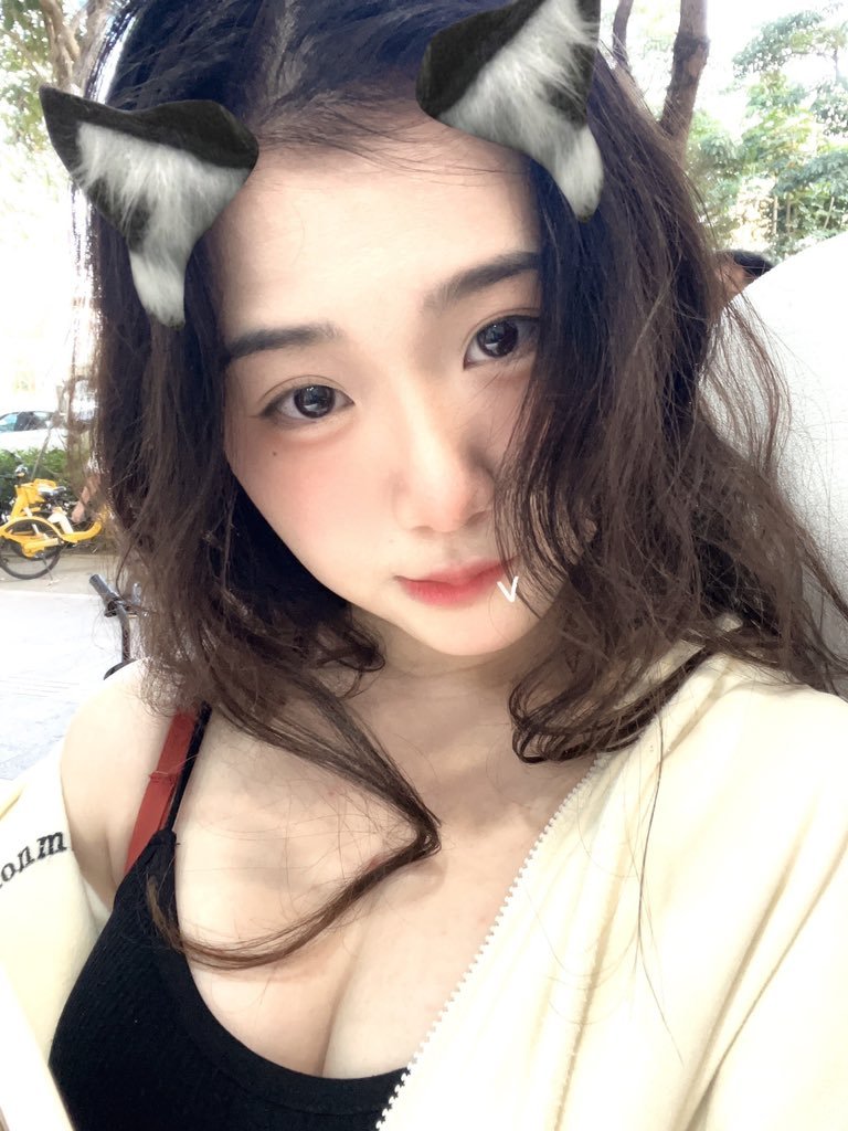 Sexy Chinese Babe Strips And Smiles For The Cam 14