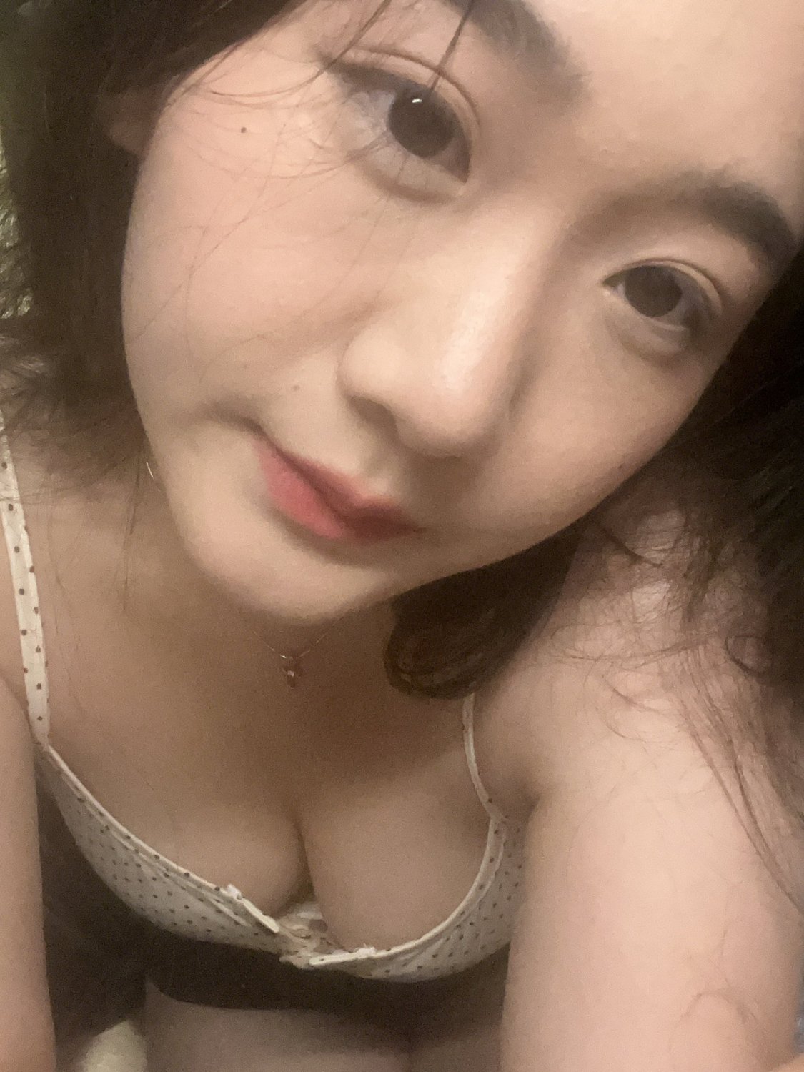 Sexy Chinese Babe Strips And Smiles For The Cam 69