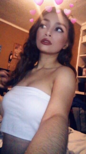 Michelle 22: Hot Asian MILF Teases With Her Eyes 4