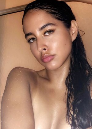 Private Clip Unleashed With All Her Curves Exposed 1