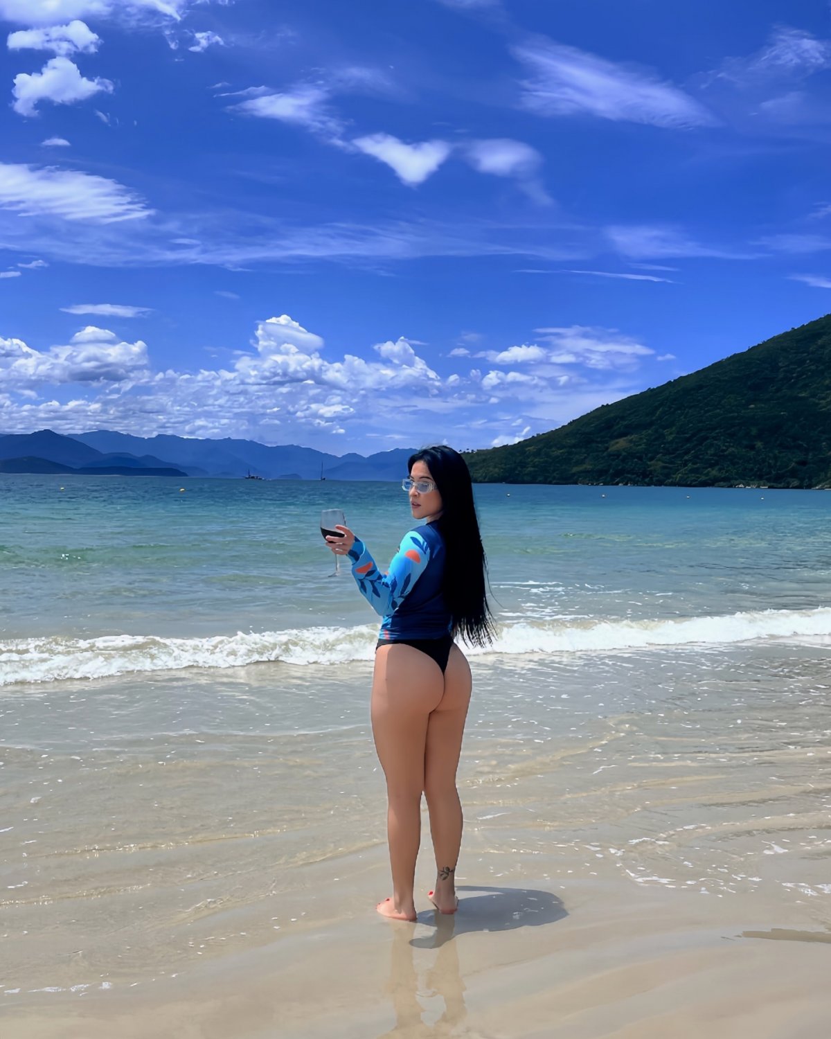 Bolivian Cutie Takes A Sultry Selfie For You 27