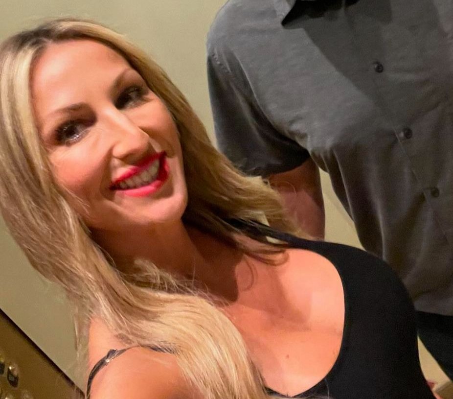 43歳ブロンドMILFメリーがビッグチットでルーズに 12