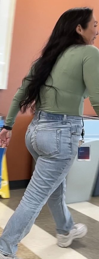 Großes A-Loch Latina Schätzchen in Jeans offen 4