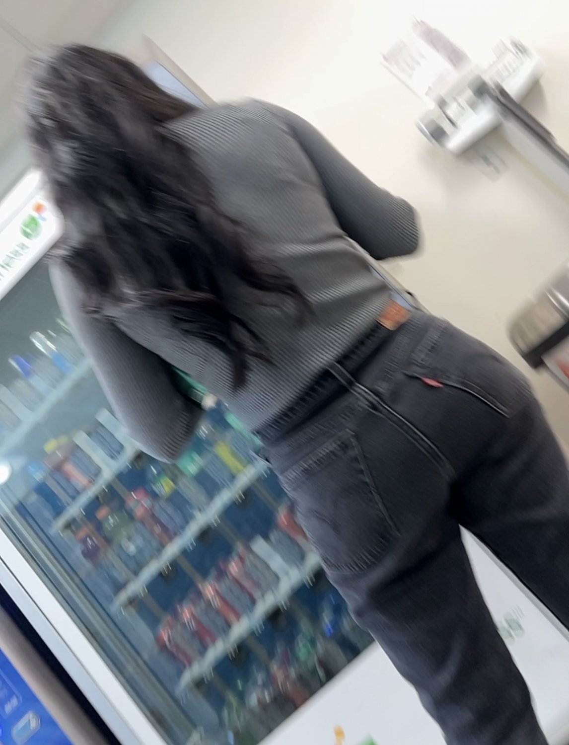 Großes A-Loch Latina Schätzchen in Jeans offen 9