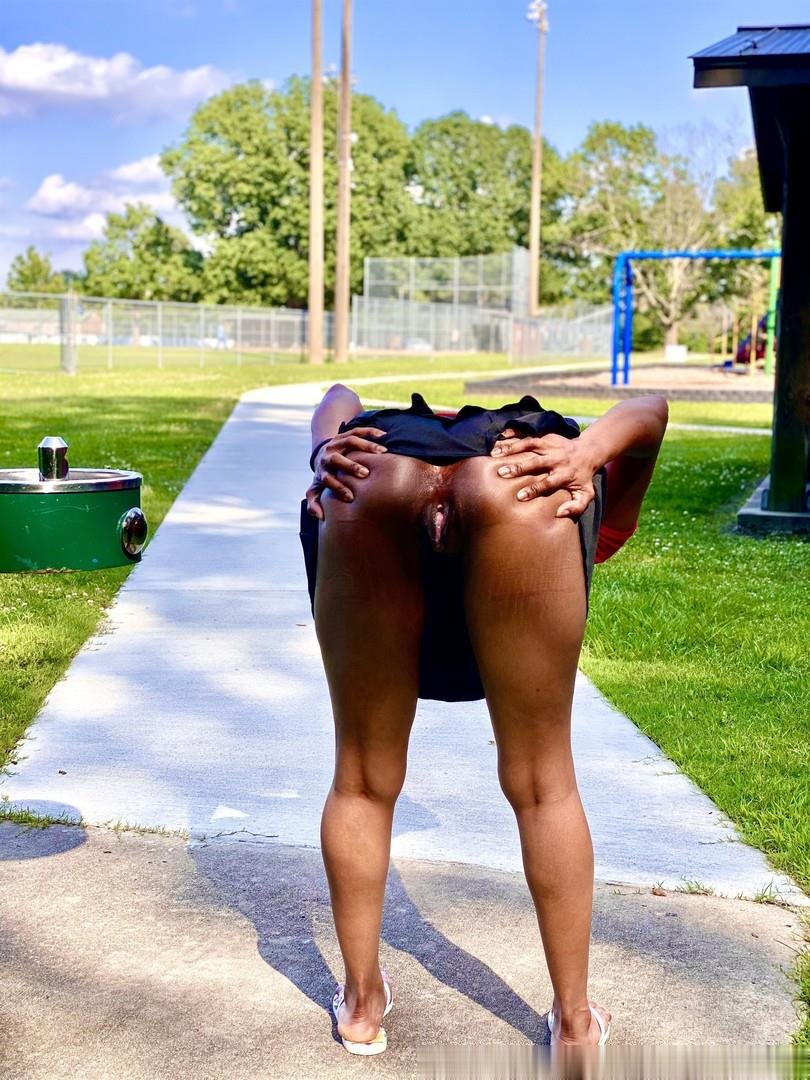 APPEALING TWAT Slim Thicc ebony Submissive queen 23