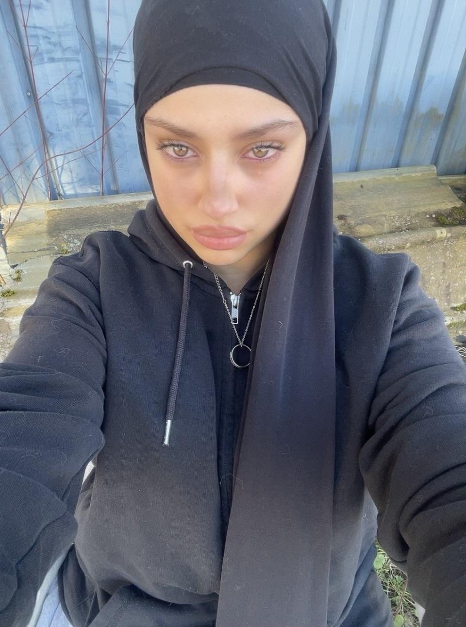 şişman arka kapısı açık başörtülü fahişe tele:yesoviet 4