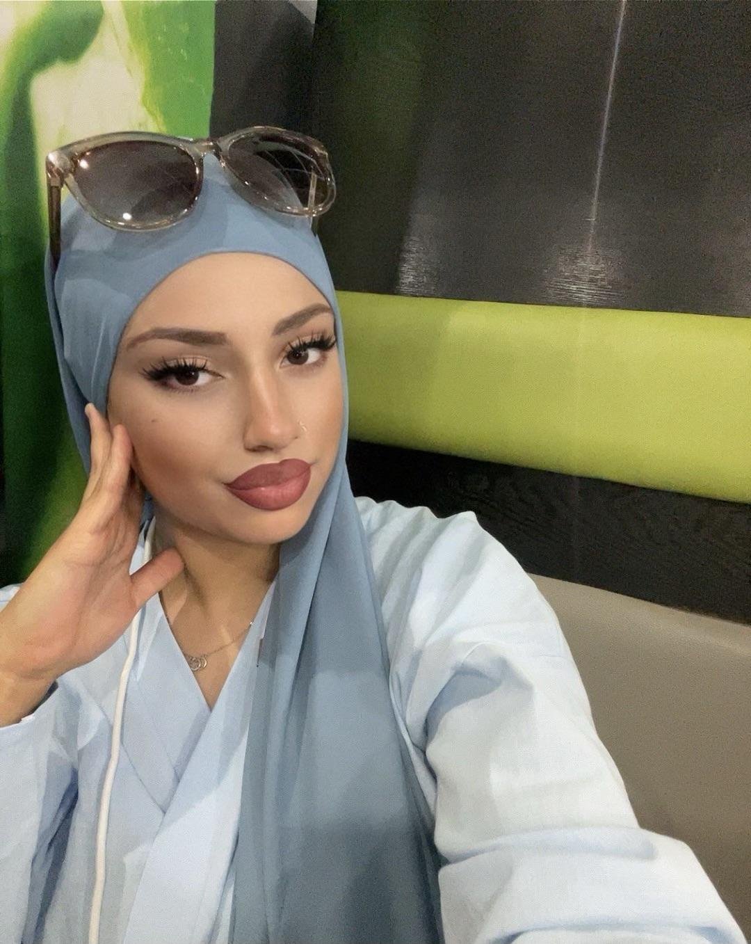 şişman arka kapısı açık başörtülü fahişe tele:yesoviet 16