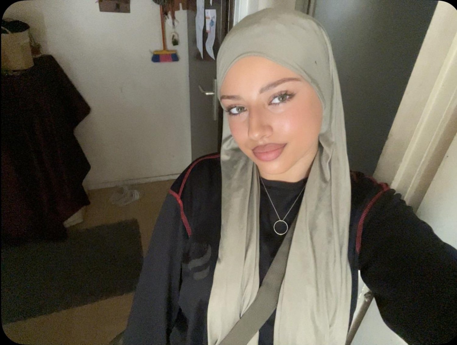 şişman arka kapısı açık başörtülü fahişe tele:yesoviet 19