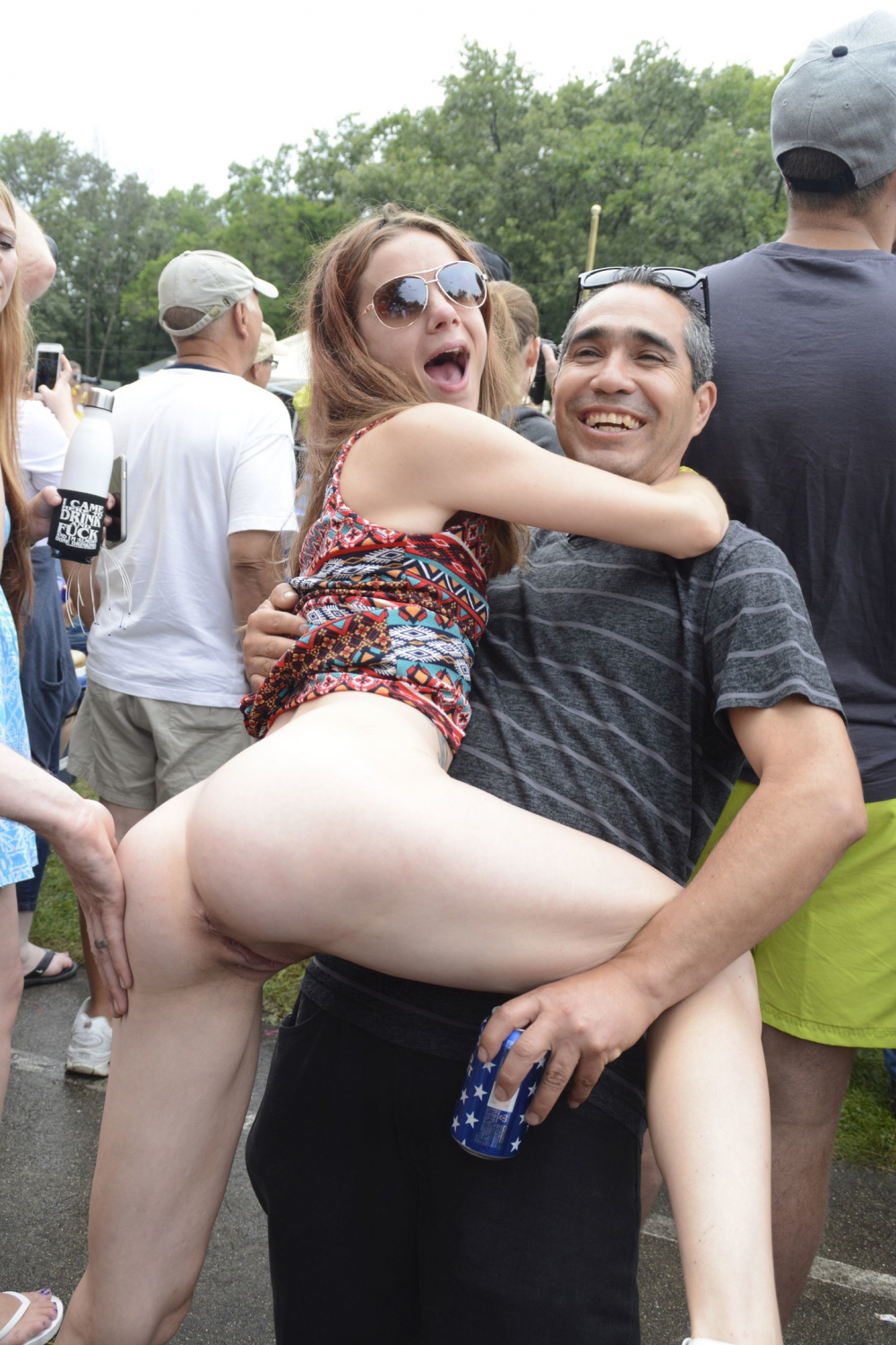 Festival Babe Gets Dirty In Public 4