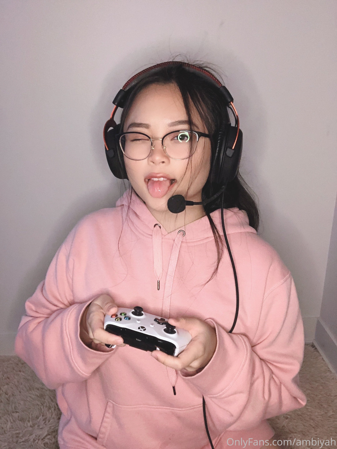 Orientalischer Gamer Hottie 1