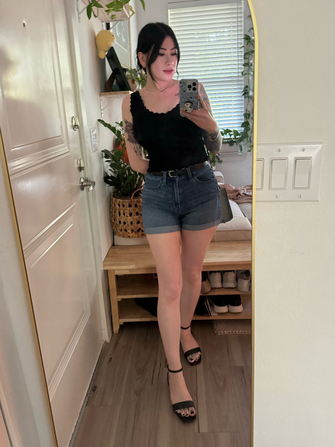 Japanese Gamer Girl Shows Off Her Tattooed Feet 1