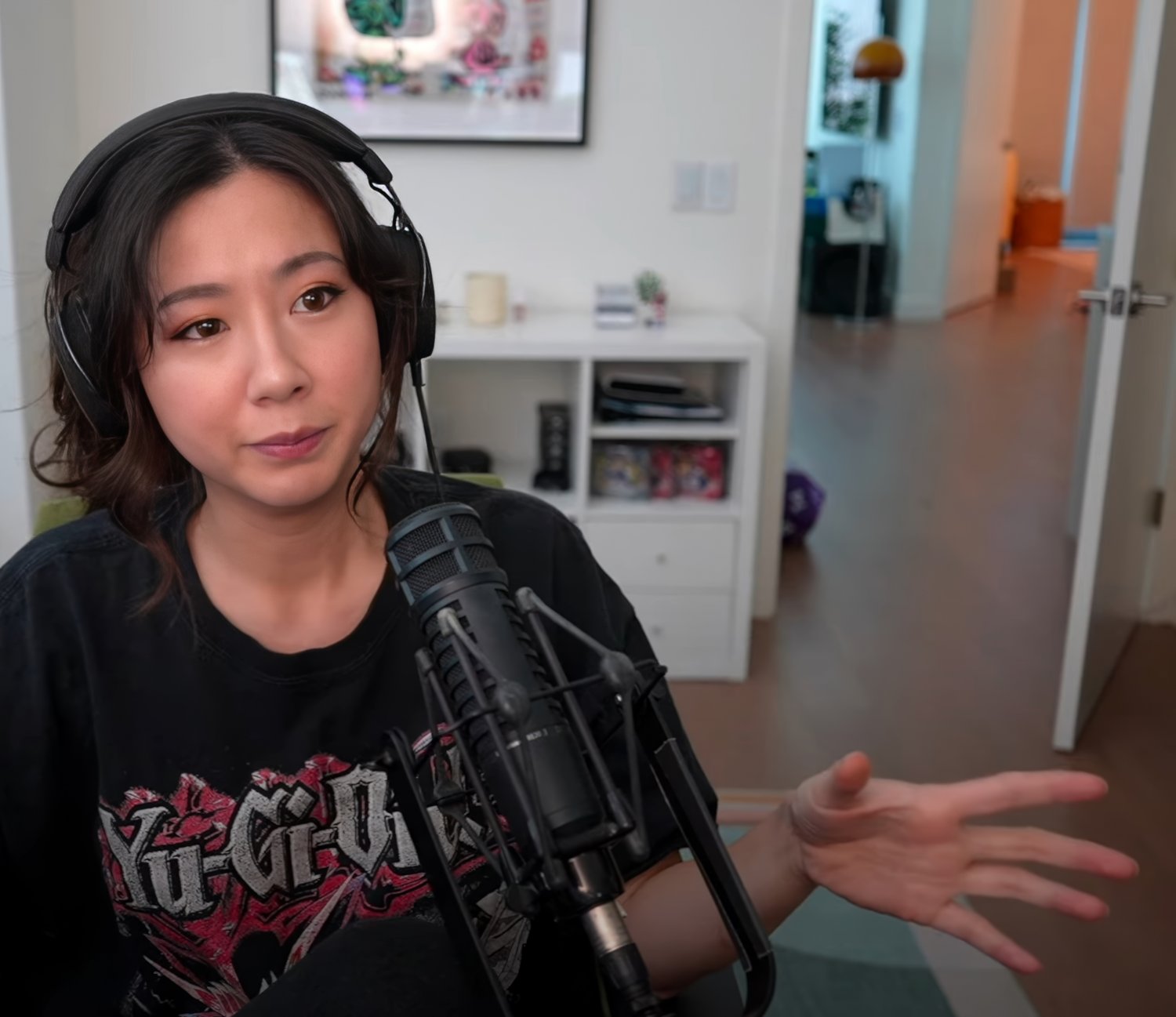Long-Haired Asian Cutie Fuslie Teases In Amateur Clip 1