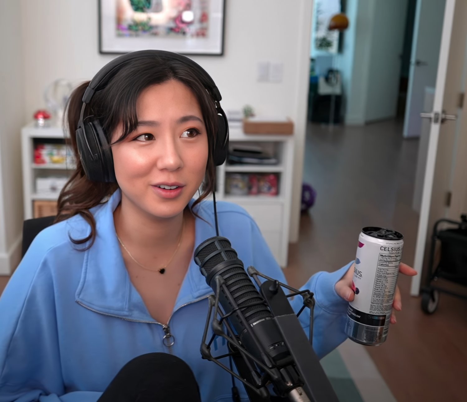 Long-Haired Asian Cutie Fuslie Teases In Amateur Clip 4