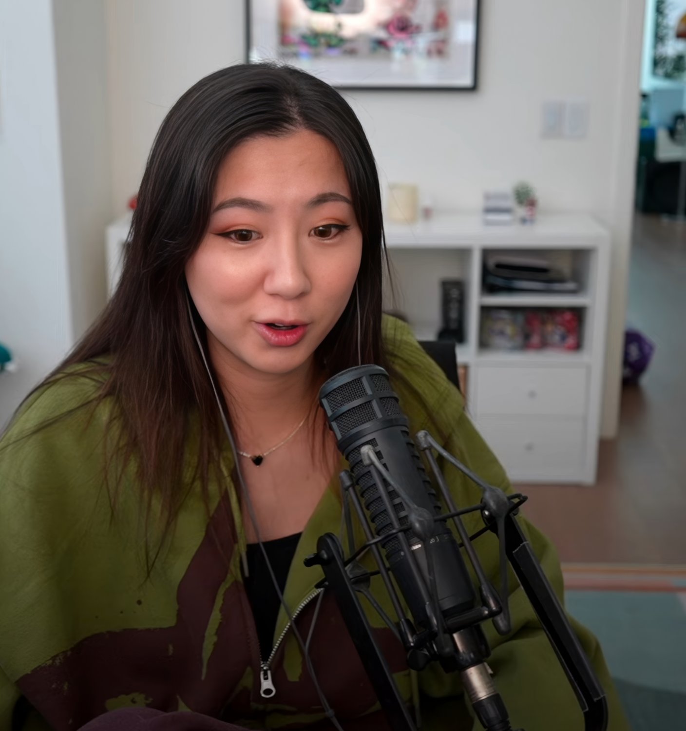 Long-Haired Asian Cutie Fuslie Teases In Amateur Clip 5