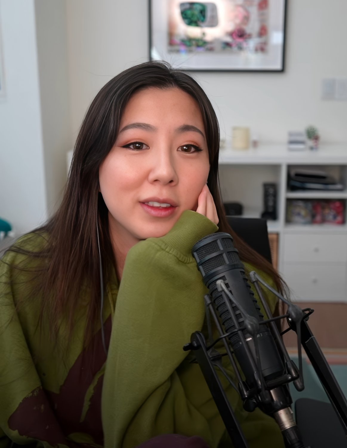 Long-Haired Asian Cutie Fuslie Teases In Amateur Clip 7