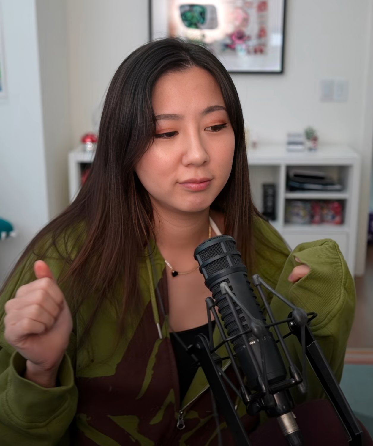 Long-Haired Asian Cutie Fuslie Teases In Amateur Clip 8