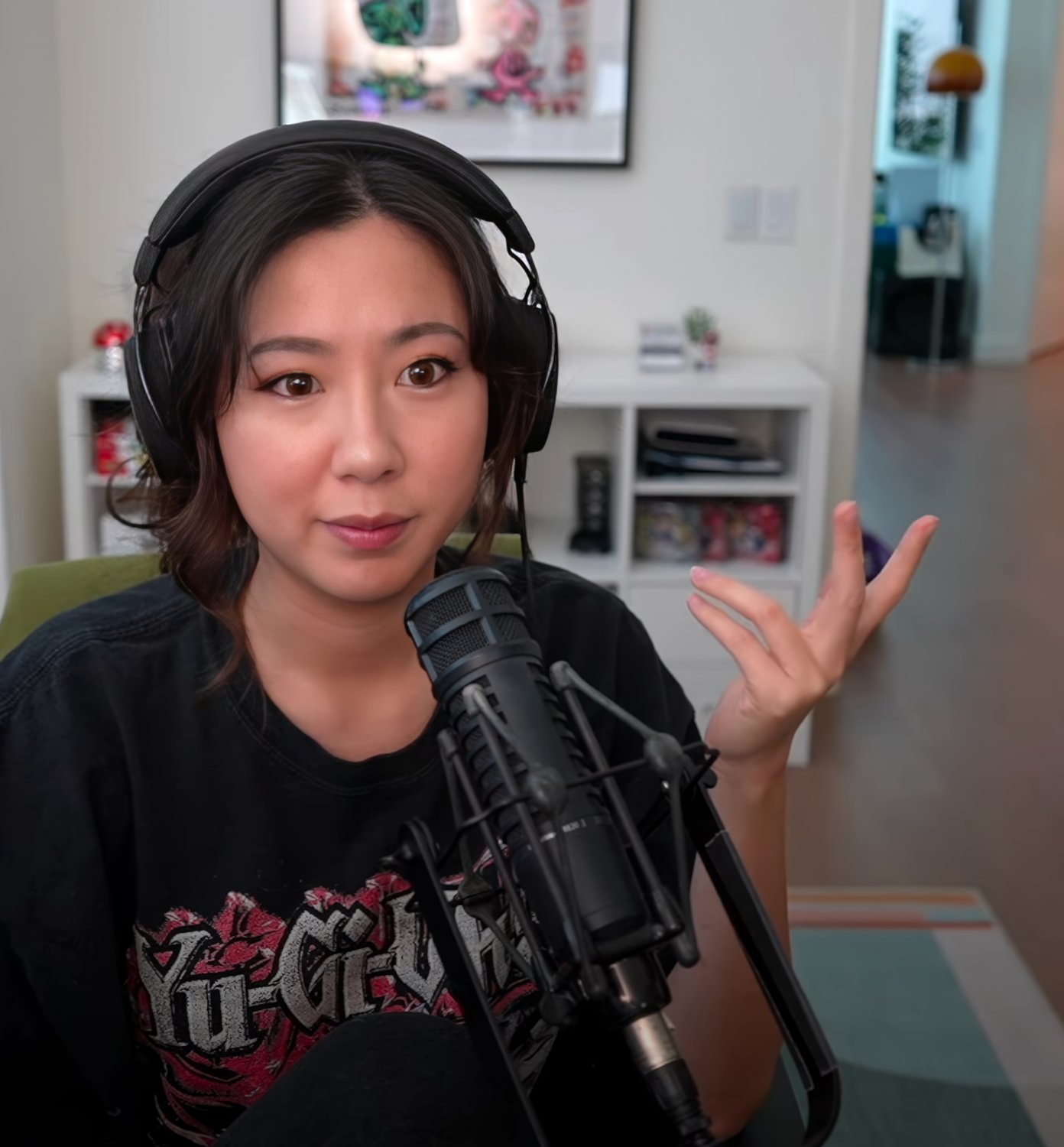 Long-Haired Asian Cutie Fuslie Teases In Amateur Clip 9