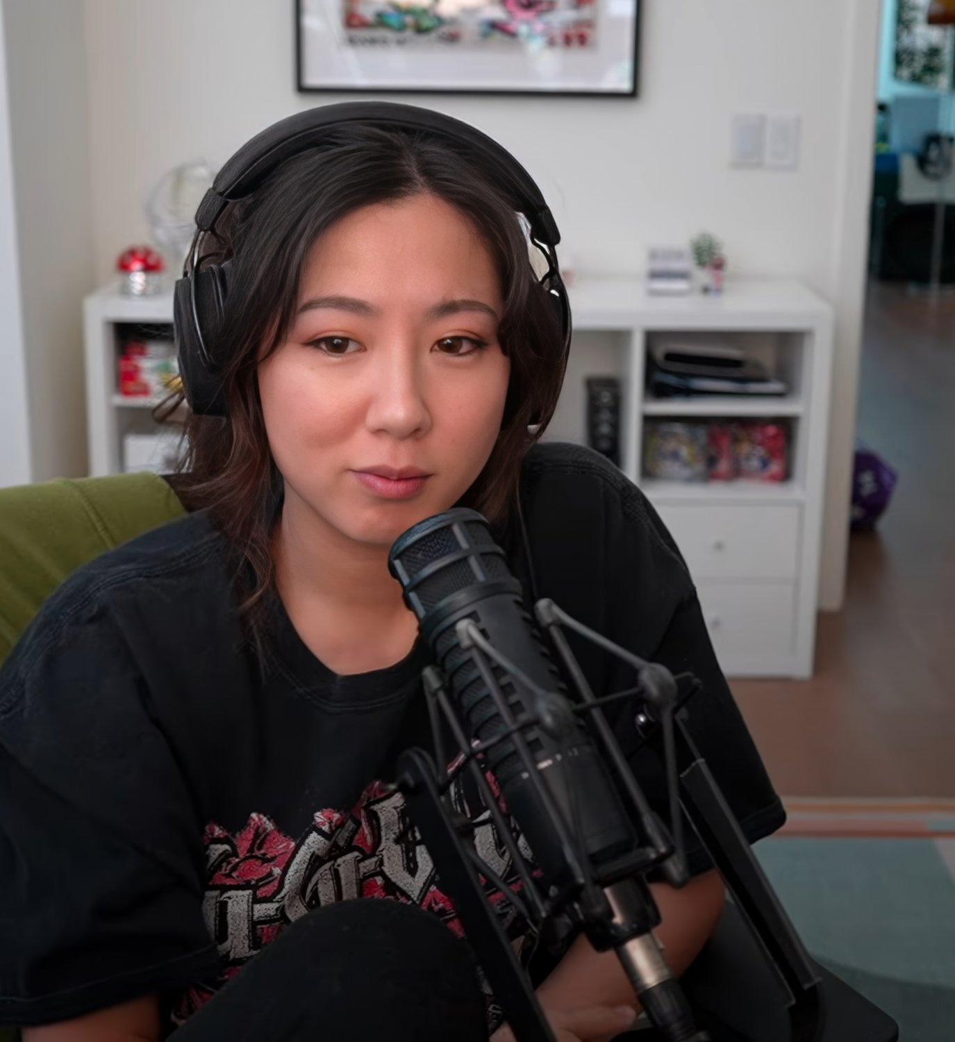 Long-Haired Asian Cutie Fuslie Teases In Amateur Clip 14