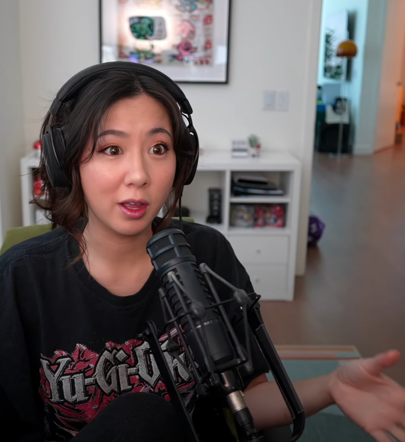 Long-Haired Asian Cutie Fuslie Teases In Amateur Clip 18