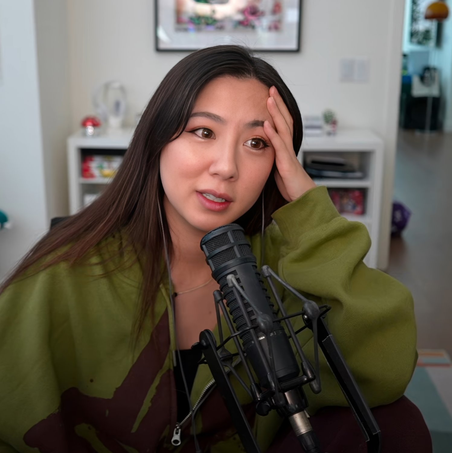 Long-Haired Asian Cutie Fuslie Teases In Amateur Clip 25
